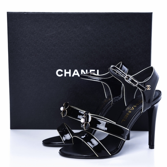 Reserved❤️NIB!🎁🌺CHANEL CC Camellia Pearl Sandals - Picture 7 of 8
